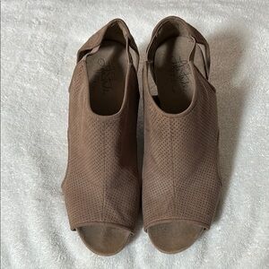 Life Stride Brown Mules Minimalist Design